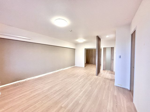 阪急日生ニュータウン花咲く丘の街D棟の居間・リビング