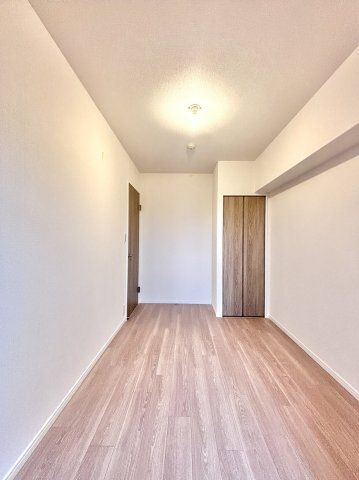 阪急日生ニュータウン花咲く丘の街D棟の洋室