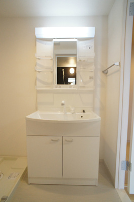 【洗面所】 | リブリ・美園 | 脱衣スペースもあります