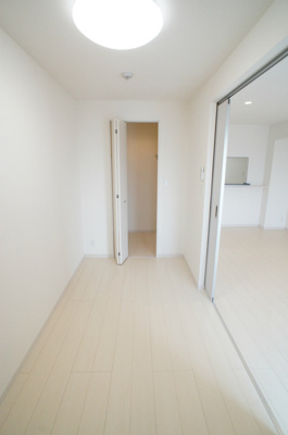 【洋室】 | リブリ・美園 | 落ち着いた色調の洋室です