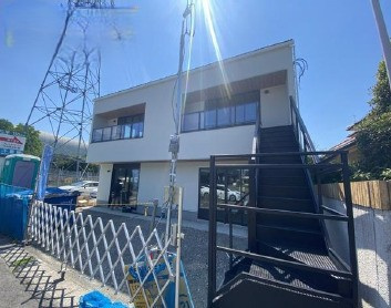 大津市石山寺３丁目の店舗一部の外観