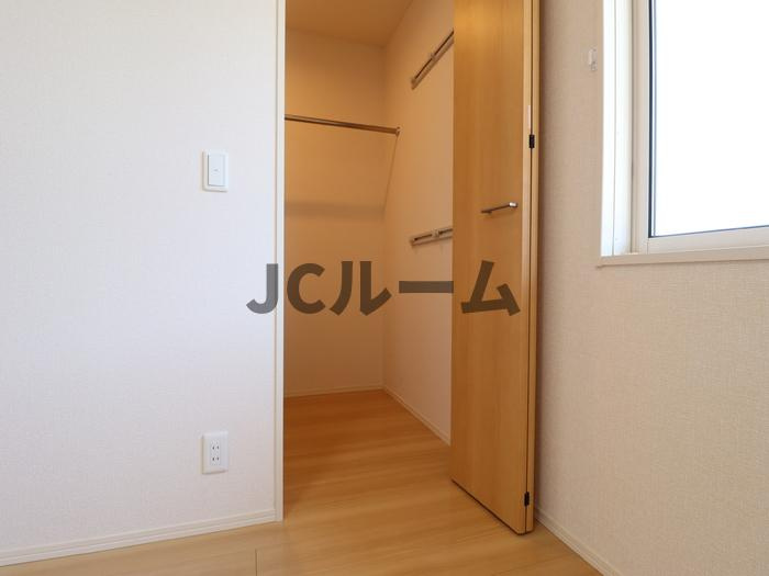 柏崎市半田１丁目のアパートの収納
