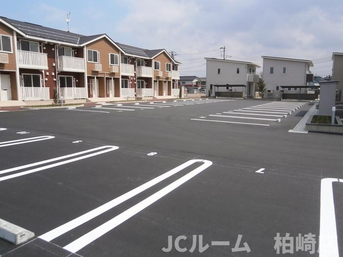 柏崎市半田１丁目のアパートの駐車場