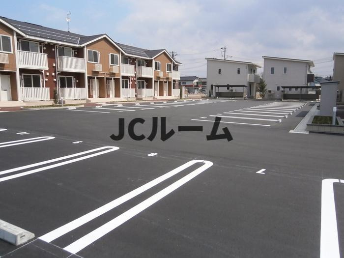 柏崎市半田１丁目のアパートの駐車場