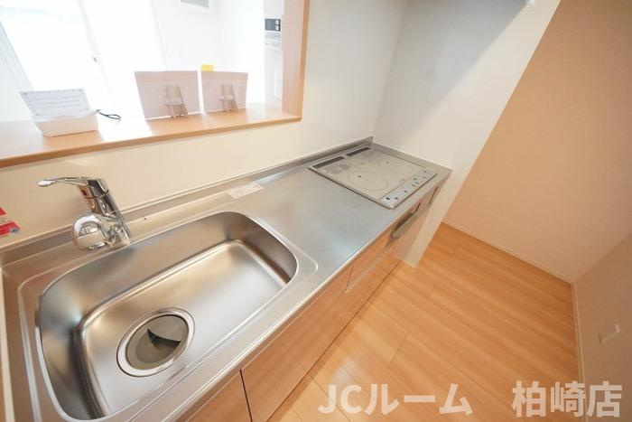 柏崎市半田１丁目のアパートのキッチン