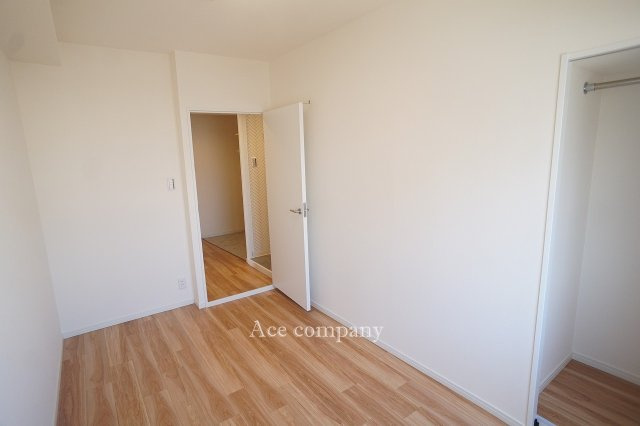 【子供部屋】 | スペリオ北田辺 | 【洋室4.7帖】クローゼット完備です♪