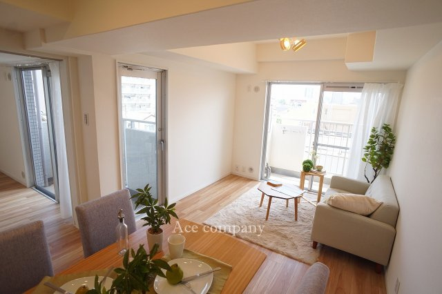 【居間・リビング】の画像