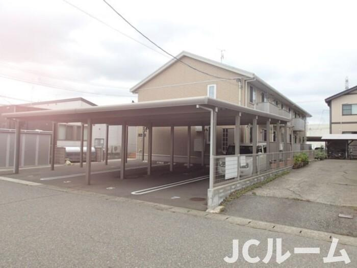 柏崎市豊町のアパートの外観