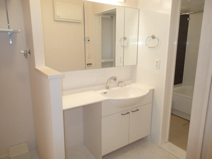 柏崎市豊町のアパートの独立洗面台