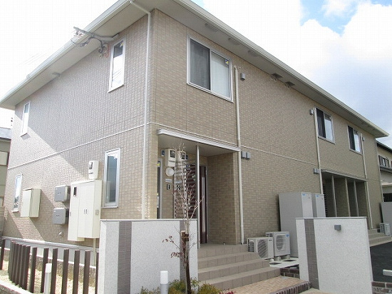 三木市志染町東自由が丘３丁目のアパートの外観