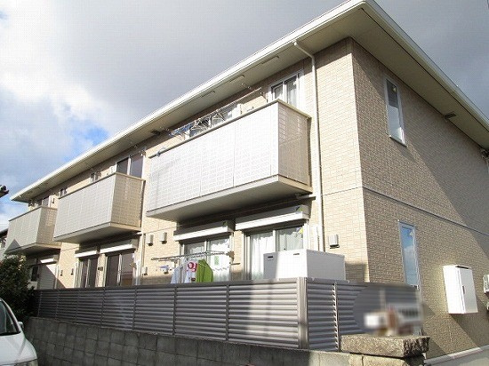 三木市志染町東自由が丘３丁目のアパートの外観