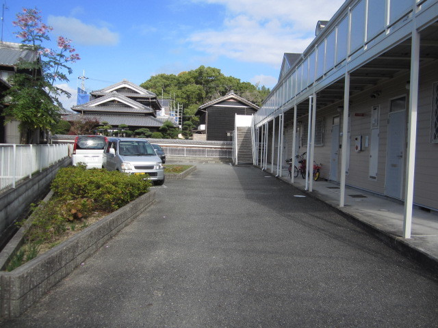 神戸市西区玉津町田中のアパートの駐車場