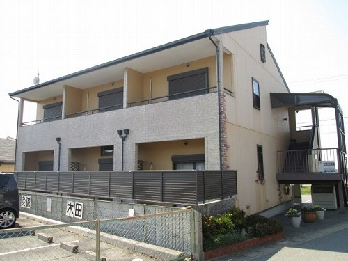 三木市志染町青山１丁目のアパートの外観