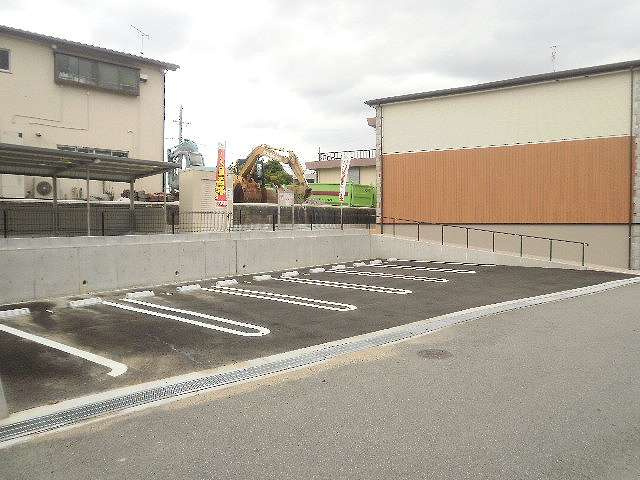 三木市志染町広野８丁目のアパートの駐車場|敷地内駐車場あり☆