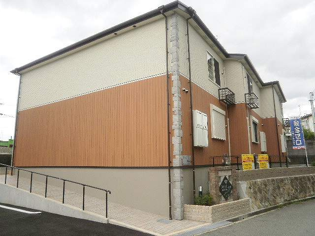三木市志染町広野８丁目のアパートの外観