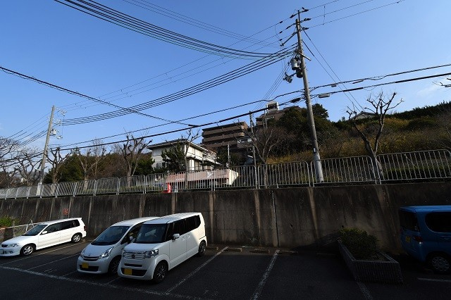 神戸市西区今寺の賃貸マンションの駐車場