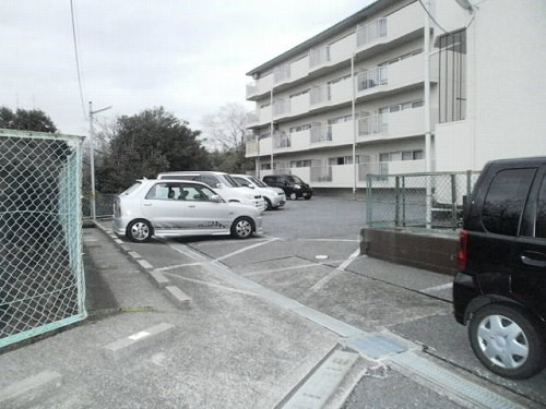 神戸市西区伊川谷町有瀬の賃貸マンションの駐車場