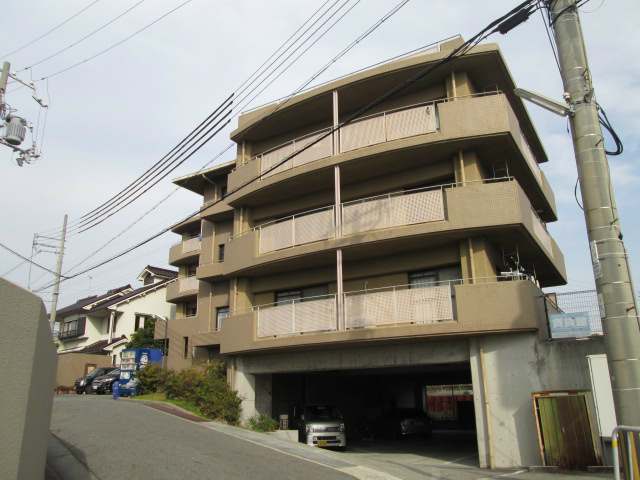 明石市林崎町２丁目の賃貸マンションの駐車場