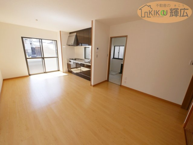 【居間・リビング】 | 加古川市平岡町高畑　中古戸建