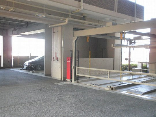 神戸市西区伊川谷町有瀬の賃貸マンションの駐車場