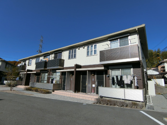 三木市平田のアパートの外観