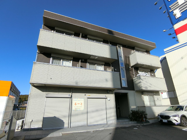 三木市大村のアパートの外観