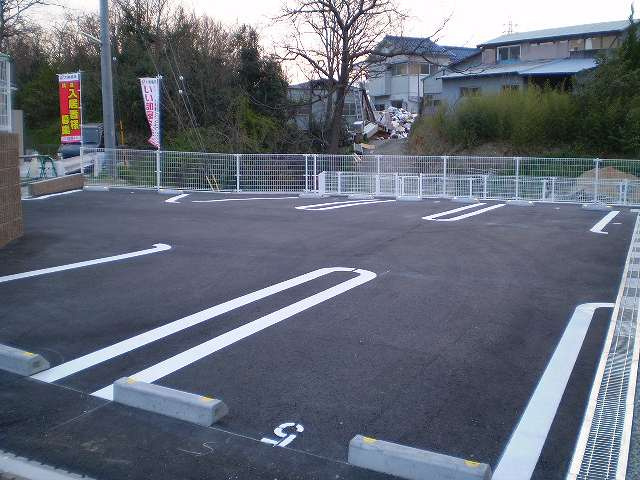 神戸市西区伊川谷町潤和のアパートの駐車場