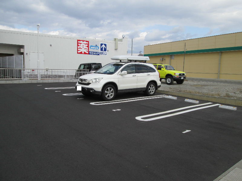 三木市平田２丁目のアパートの駐車場