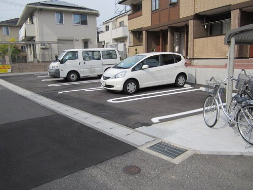 神戸市西区玉津町西河原のアパートの駐車場