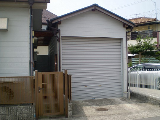 神戸市西区持子３丁目の一戸建ての駐車場|シャッター付きガレージ