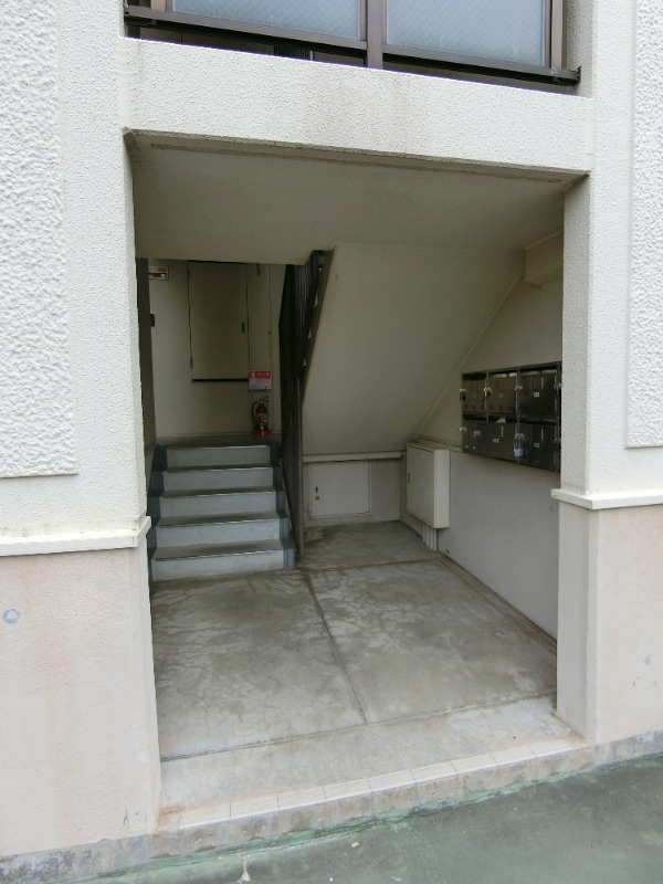 神戸市西区南別府１丁目の賃貸マンションのエントランス