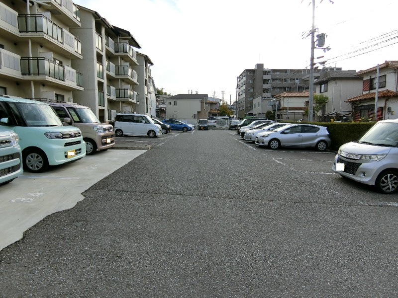 神戸市西区南別府１丁目の賃貸マンションの駐車場