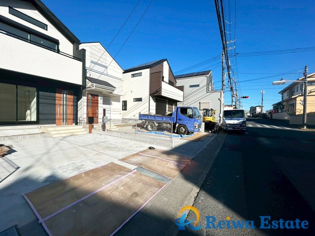 新築戸建　茅ヶ崎市香川4丁目の前面道路含む現地写真