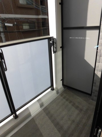 大阪市中央区上本町西１丁目の賃貸マンションのバルコニー