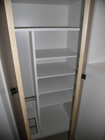 大阪市中央区上本町西１丁目の賃貸マンションの収納