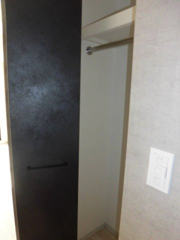 大阪市中央区上本町西１丁目の賃貸マンションの収納