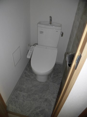 大阪市中央区上本町西１丁目の賃貸マンションのトイレ