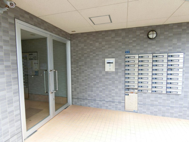神戸市須磨区衣掛町５丁目の賃貸マンションのエントランス