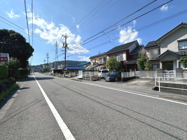中古戸建　大垣市草道島町　平成3年築の前面道路含む現地写真
