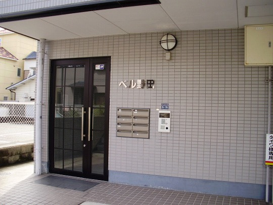 神戸市垂水区野田通の賃貸マンションのエントランス