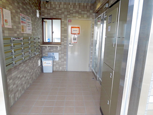 神戸市垂水区名谷町字室山の賃貸マンションのエントランス