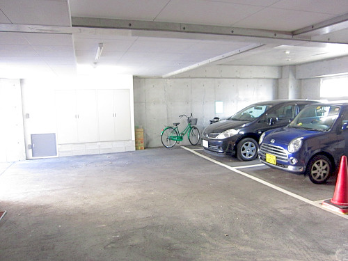 神戸市長田区山下町１丁目の賃貸マンションの駐車場