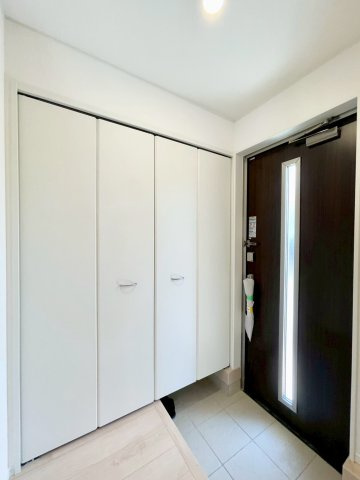 耐震等級３！ご成約プレゼント対象物件！の玄関|玄関には大容量のシューズボックスが付いているので毎日の靴選びも楽々です♪