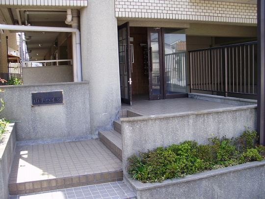 神戸市垂水区山手５丁目の賃貸マンションのエントランス