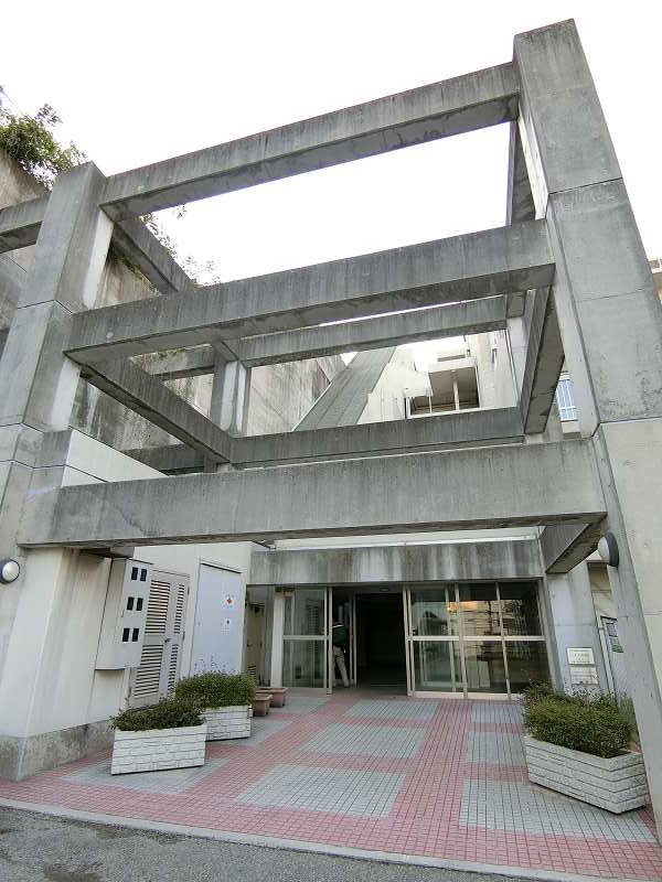 神戸市須磨区南落合１丁目の賃貸マンションのエントランス