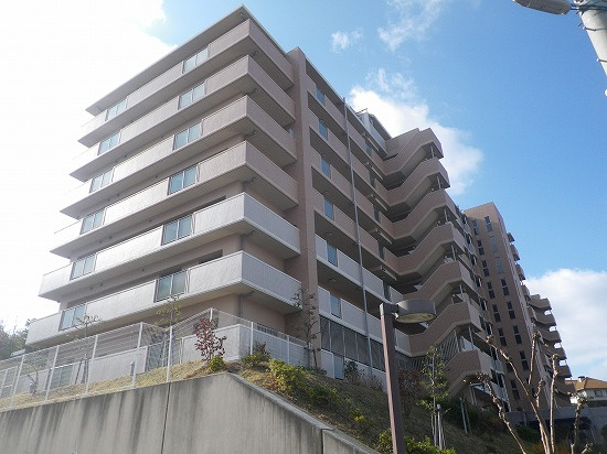 神戸市垂水区名谷町字室山の賃貸マンションの外観