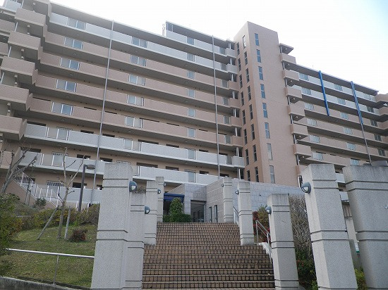 神戸市垂水区名谷町字室山の賃貸マンションの外観