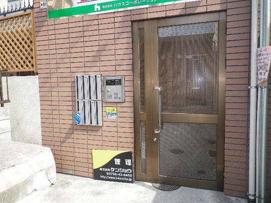 神戸市須磨区南町３丁目のアパートのエントランス
