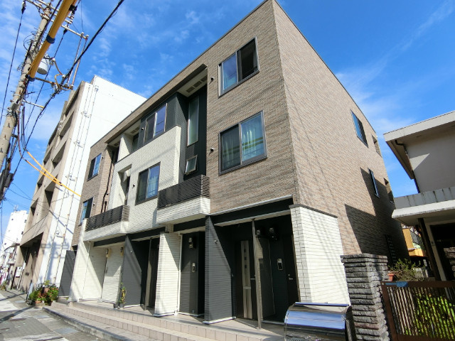神戸市須磨区須磨浦通６丁目のアパートの外観|お洒落な外壁