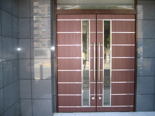 神戸市長田区水笠通１丁目の賃貸マンションのエントランス